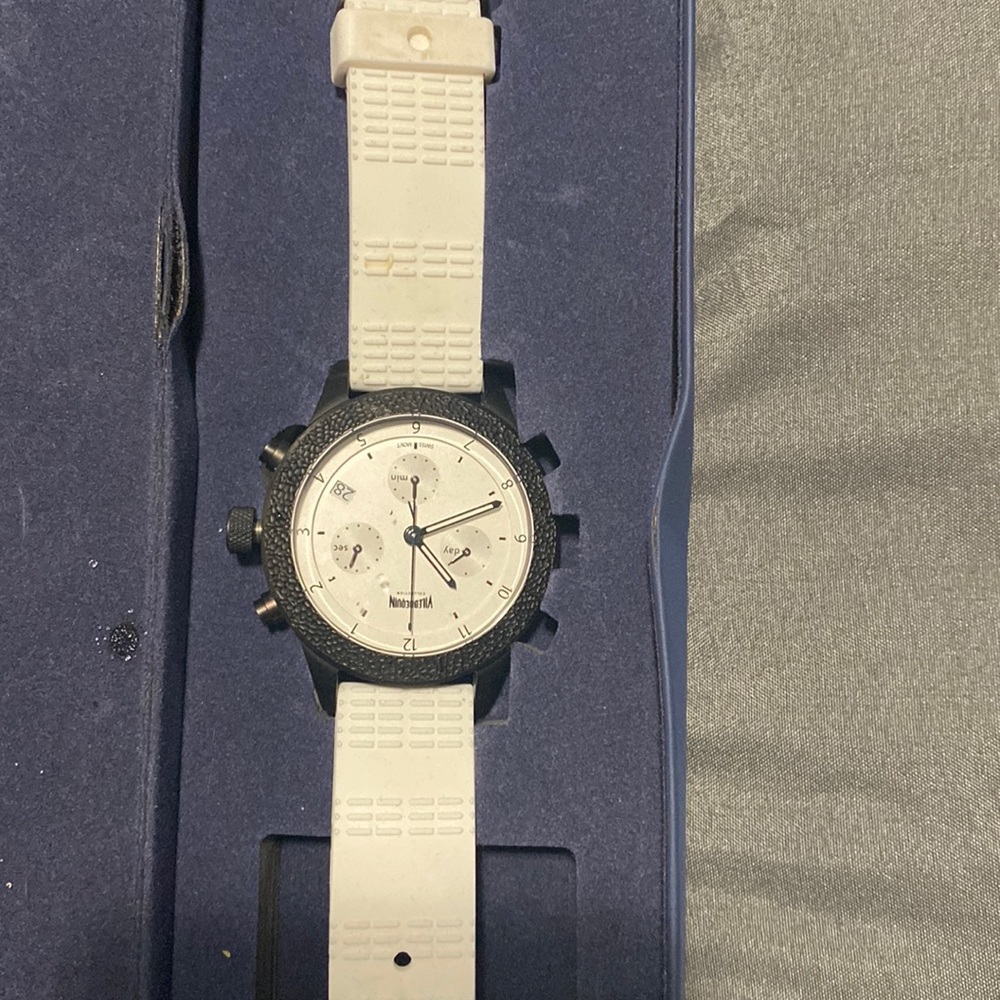 Never worn needs a battery
